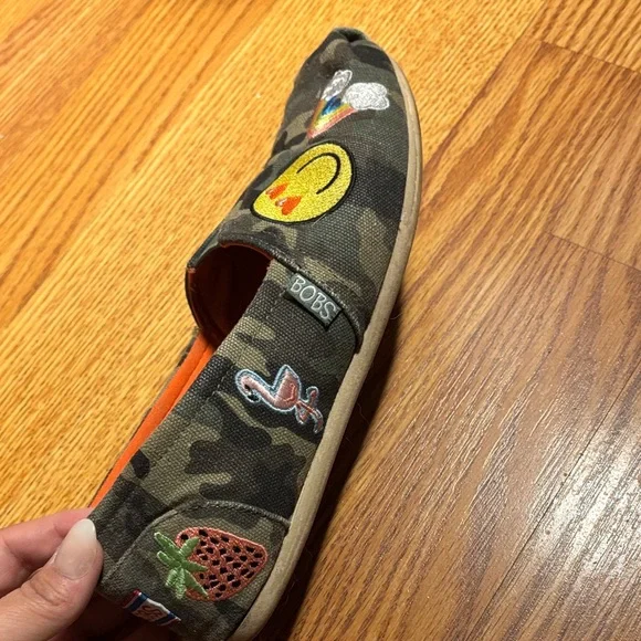 Bob’s Fun Camouflage Slip-On Women’s Shoes with Patches - Picture 3 of 8
